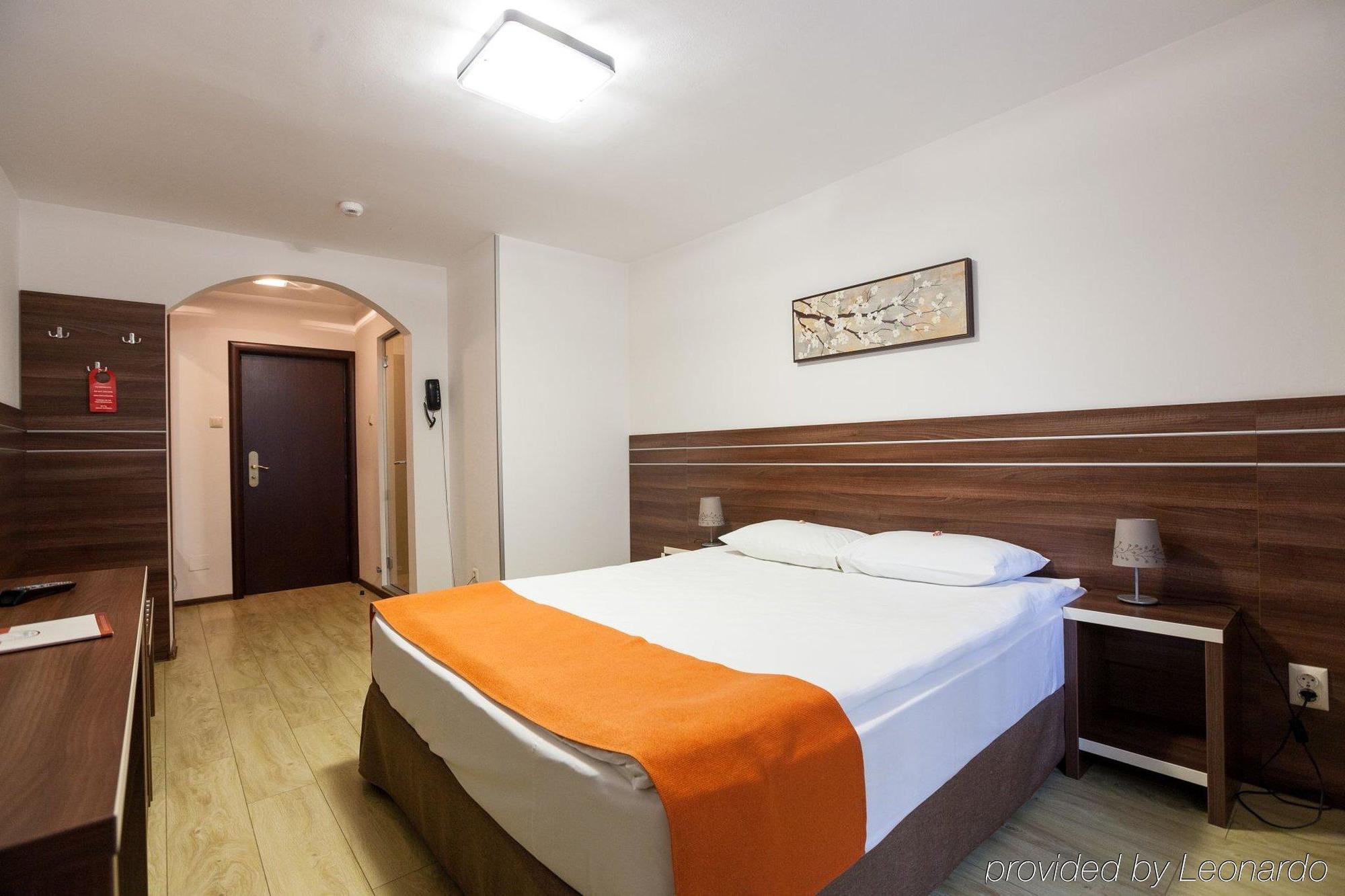 Hotel Nelisse Букурещ Екстериор снимка