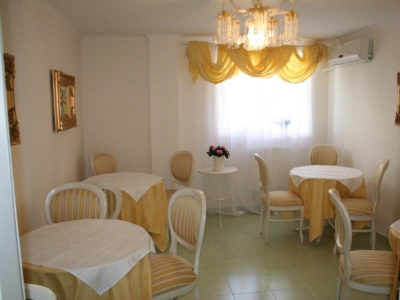 Hotel Nelisse Букурещ Ресторант снимка