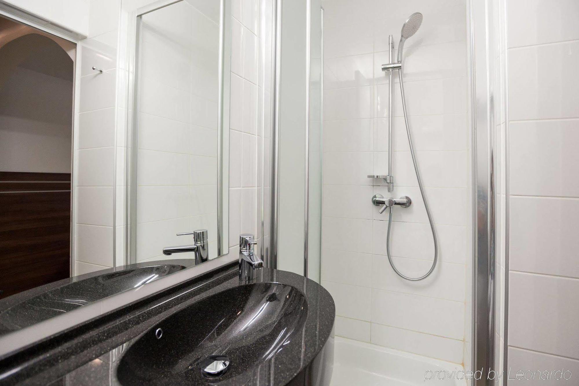 Hotel Nelisse Букурещ Екстериор снимка