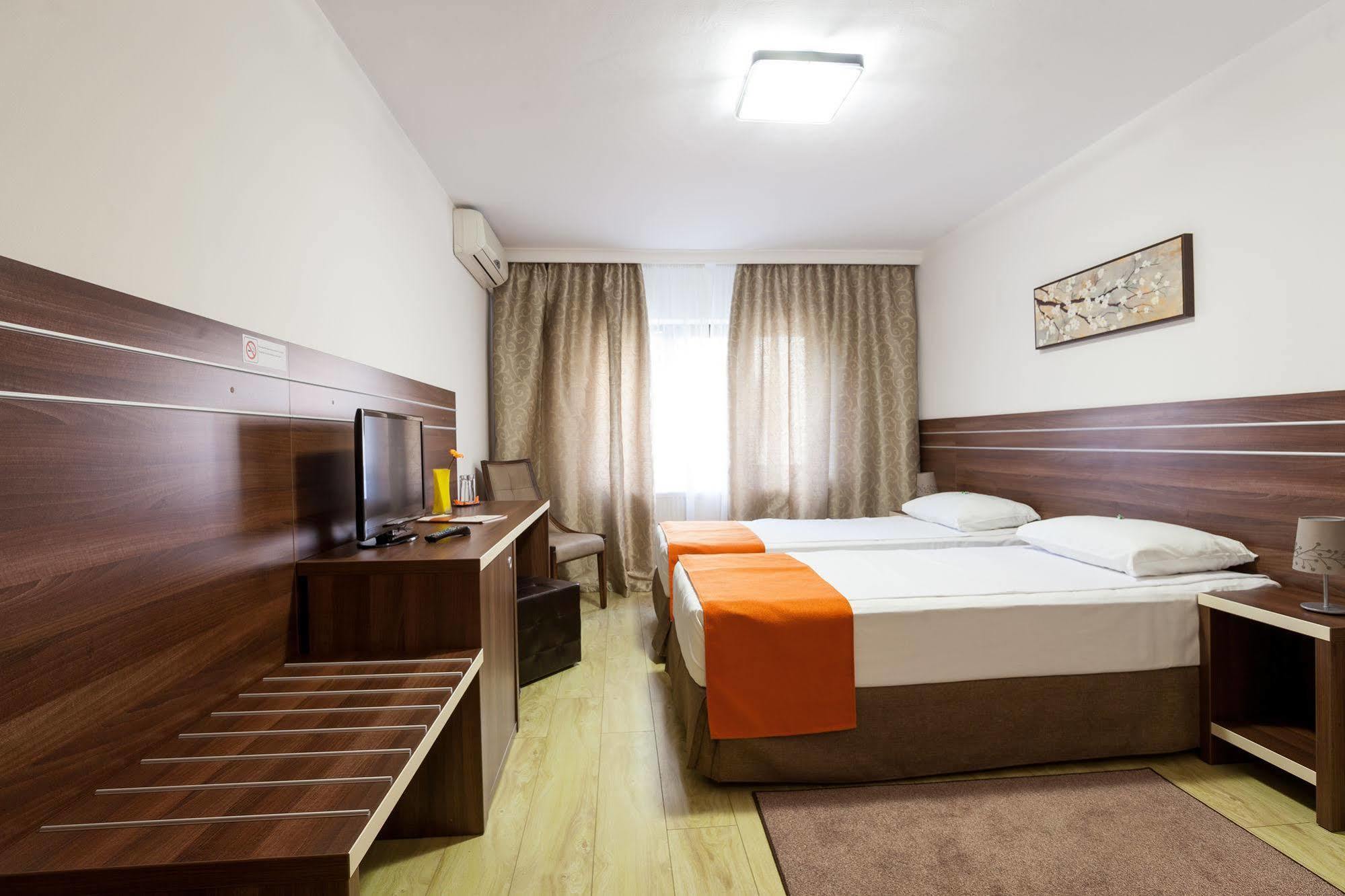 Hotel Nelisse Букурещ Екстериор снимка