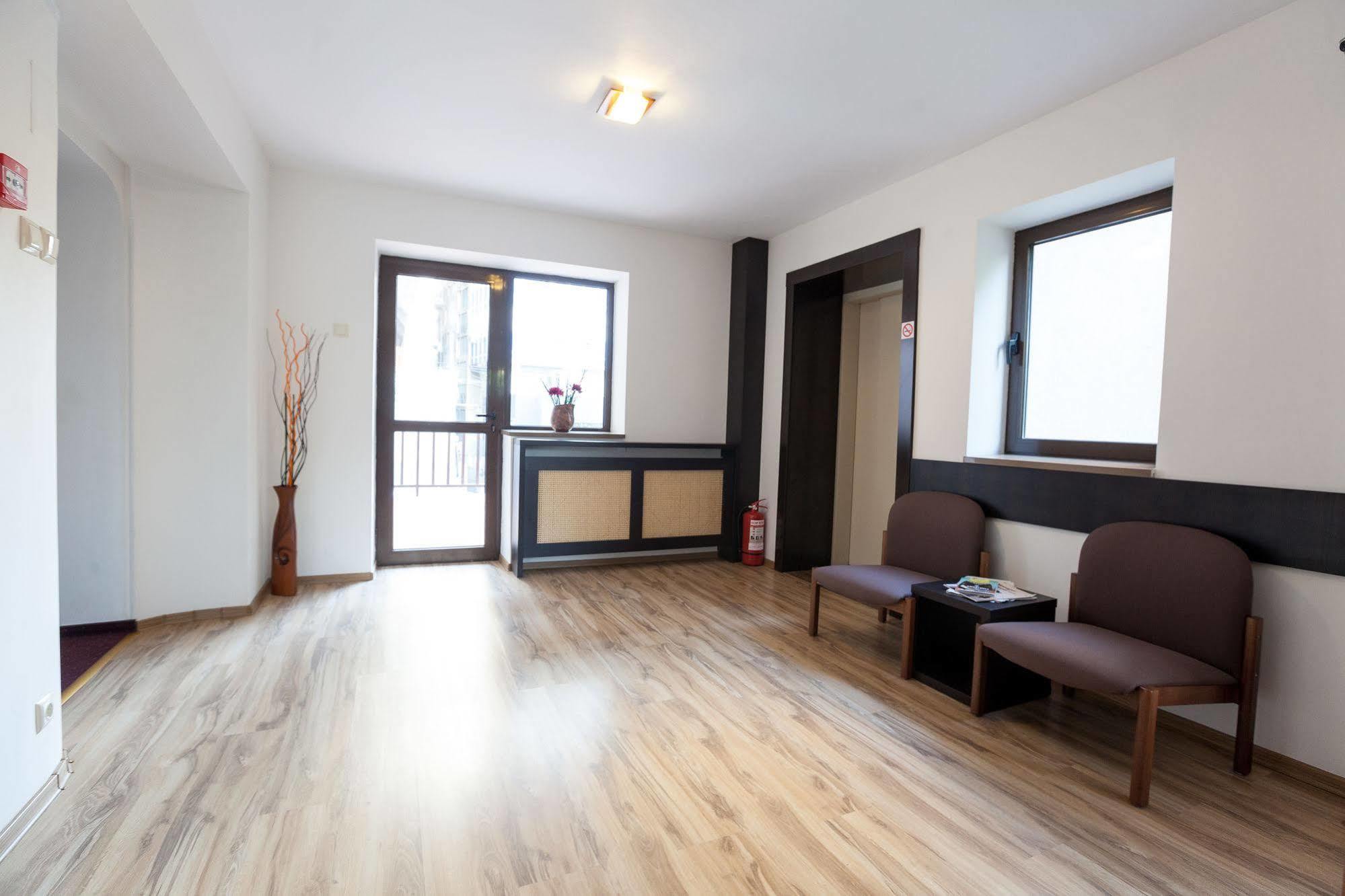 Hotel Nelisse Букурещ Екстериор снимка