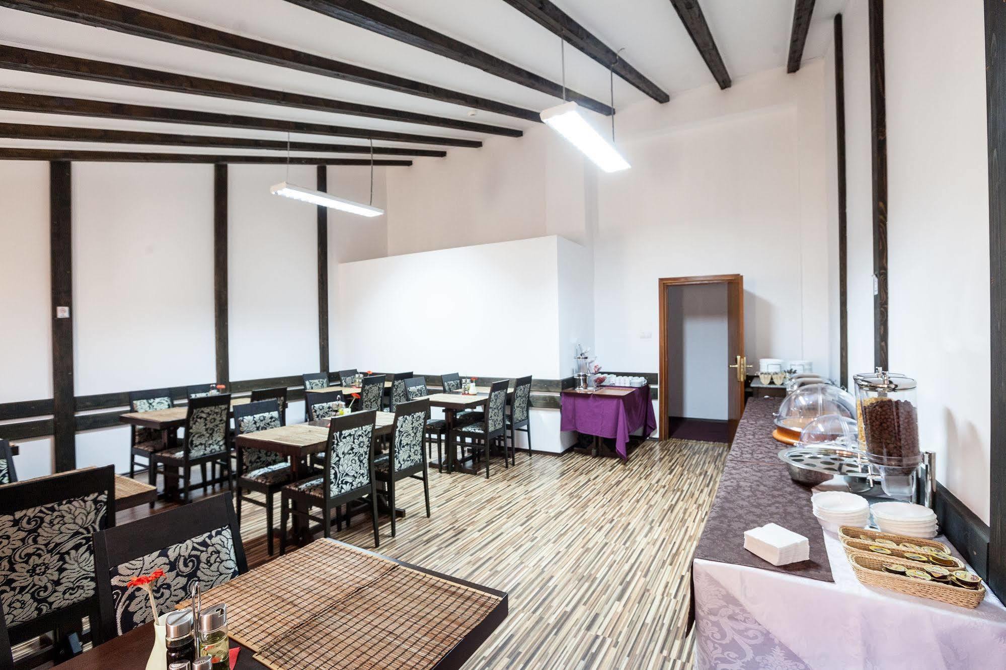 Hotel Nelisse Букурещ Екстериор снимка