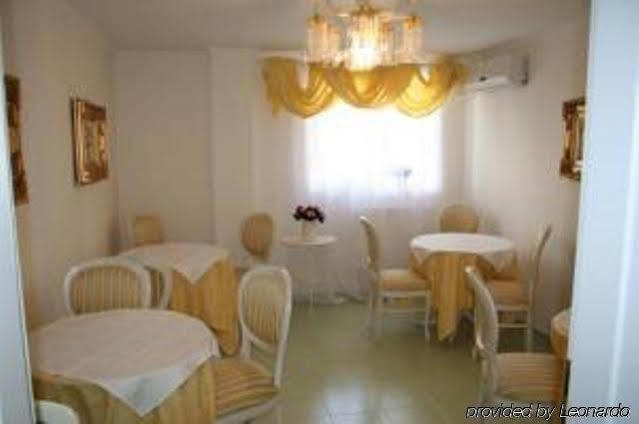 Hotel Nelisse Букурещ Екстериор снимка